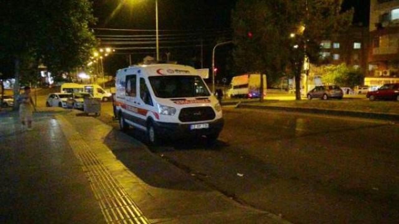 Yola atılan patlayıcı ambulansa isabet etti