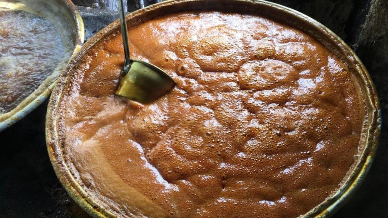 Artvin'de dut pekmezi b&uuml;y&uuml;k ilgi g&ouml;r&uuml;yor