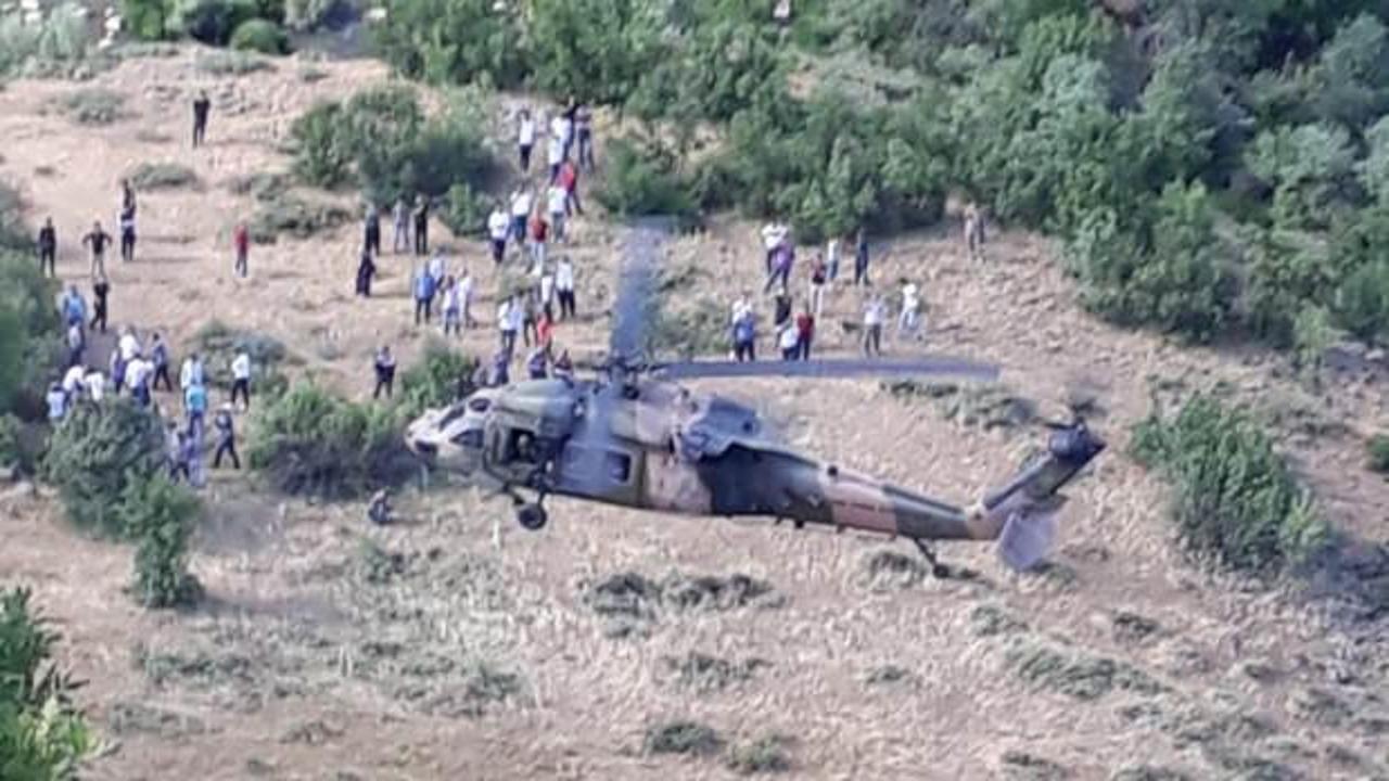 Kaya parçası üzerine düşen kişi, askeri helikopterle kurtarıldı