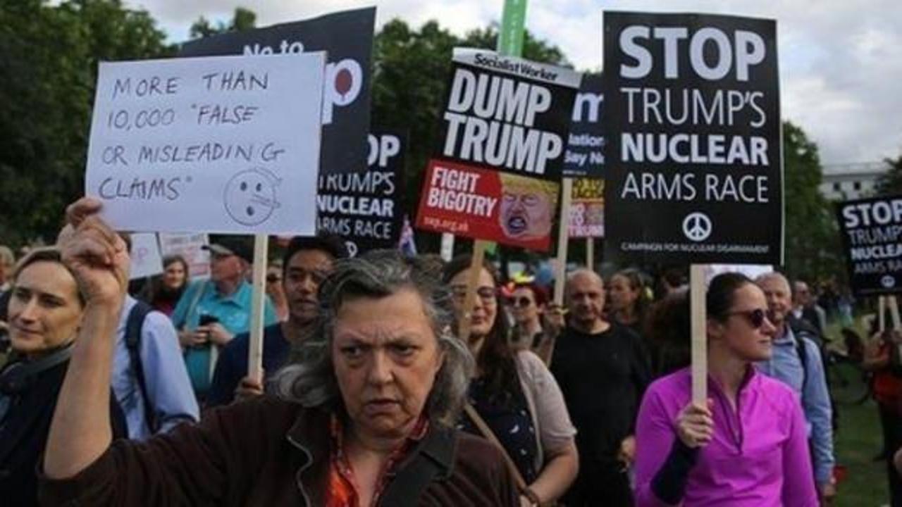 On binler Trump'a karşı yürüdü! Tencere ve tava ile protesto