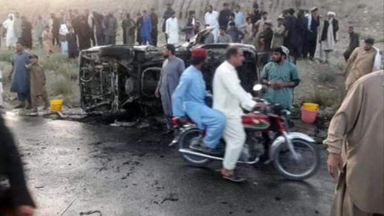 Pakistan’da bomba yüklü araçla saldırı: 5 ölü, 14 yaralı