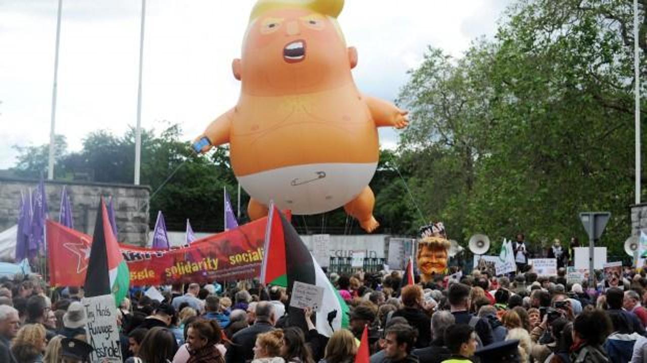 Trump'a bir şok daha! On bin kişi sokaklara çıktı