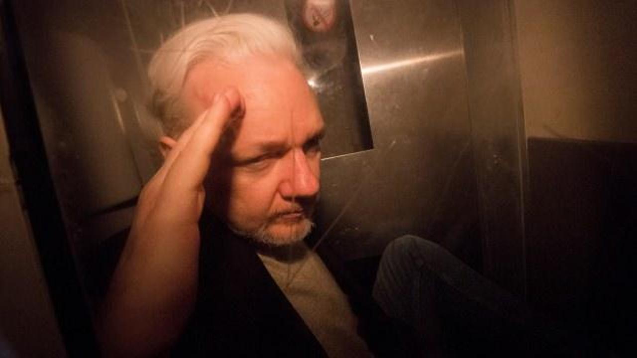 ABD resmi talepte bulundu: Assange'ı bize verin!