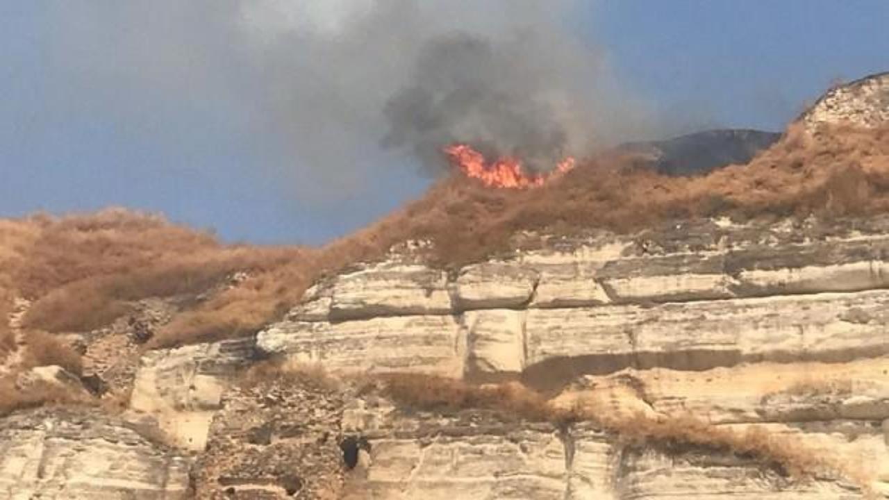 Şanlıurfa'da tarihi kalede yangın çıktı