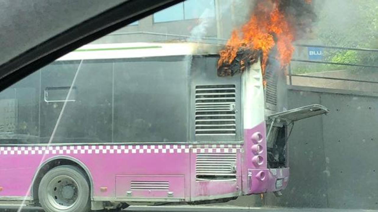 Sefaköy E-5 üzerinde belediye otobüsü alev aldı!
