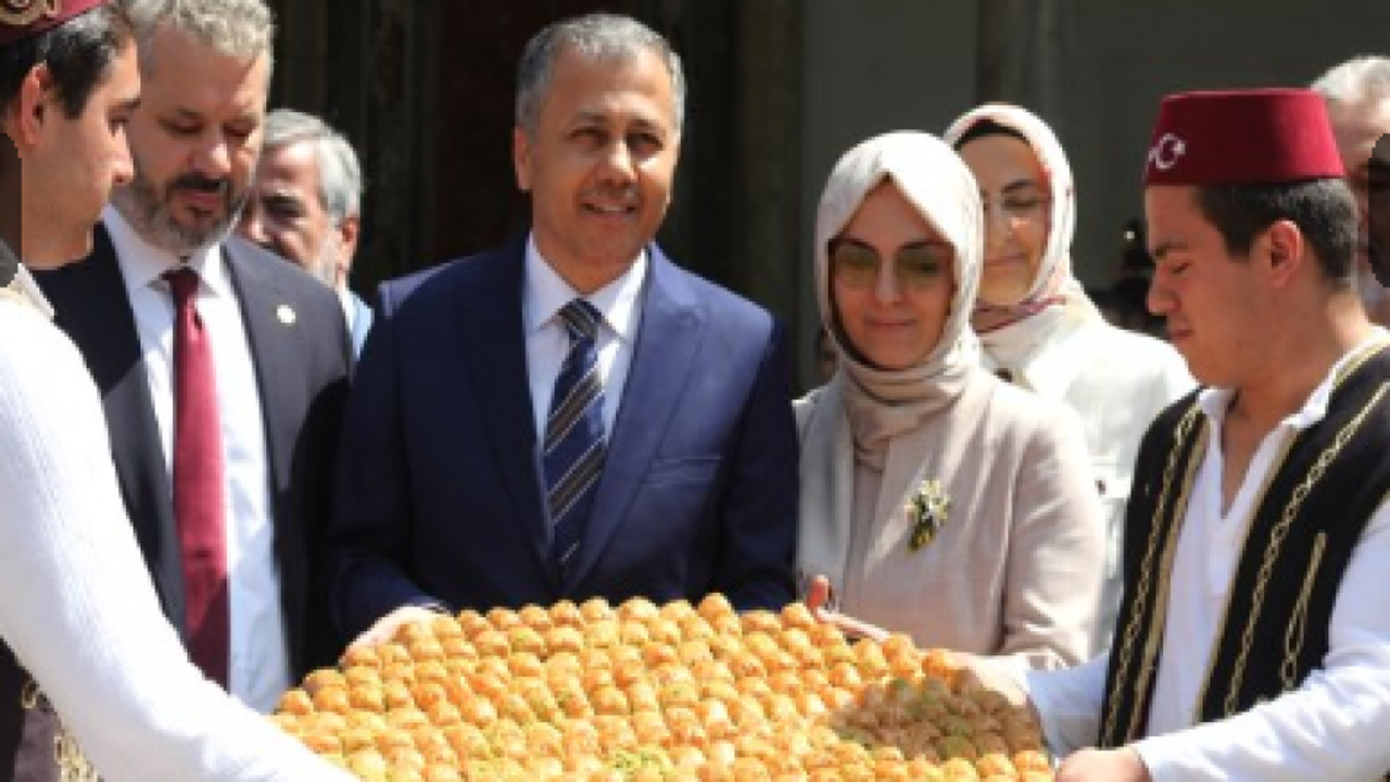 Topkapı'da geleneksel bayramlaşma ve baklava alayı gerçekleşti