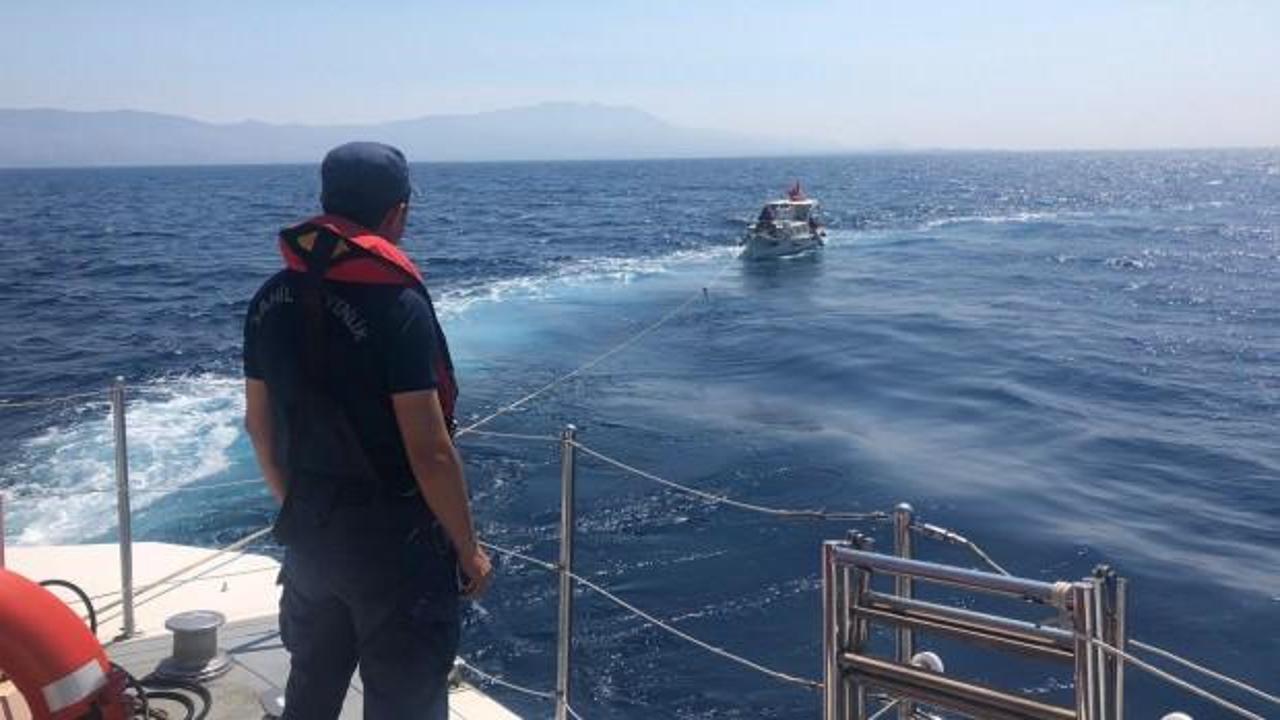 Yunan adalarına sürüklenen Türk teknesini Sahil Güvenlik kurtardı