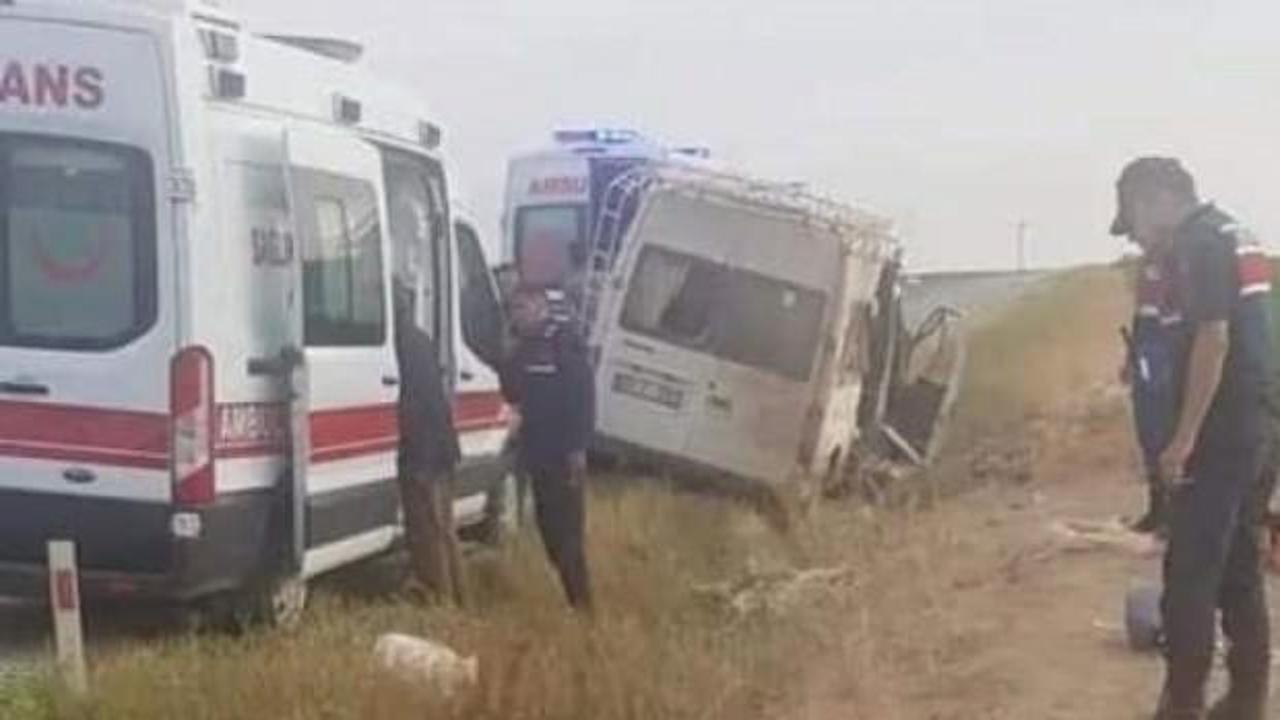 Aksaray'da işçileri taşıyan minibüs devrildi: 11 yaralı