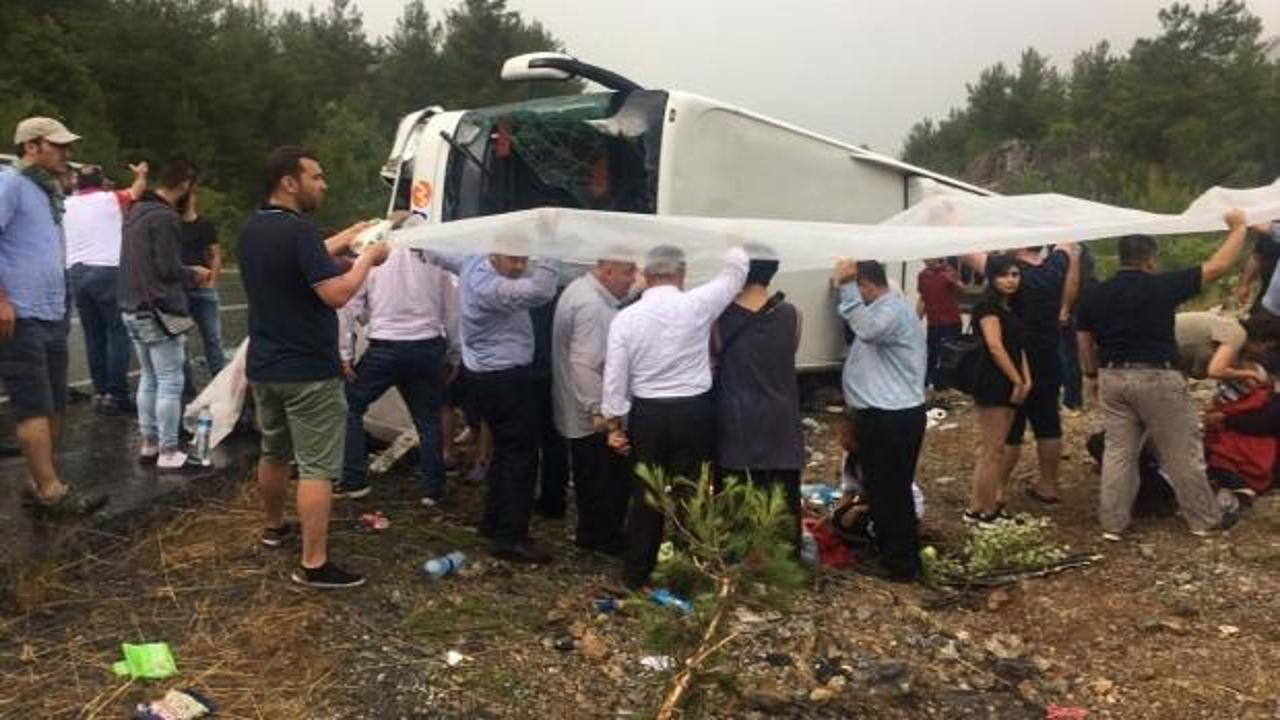 Antalya'da yolcu otobüsü devrildi: 20 yaralı