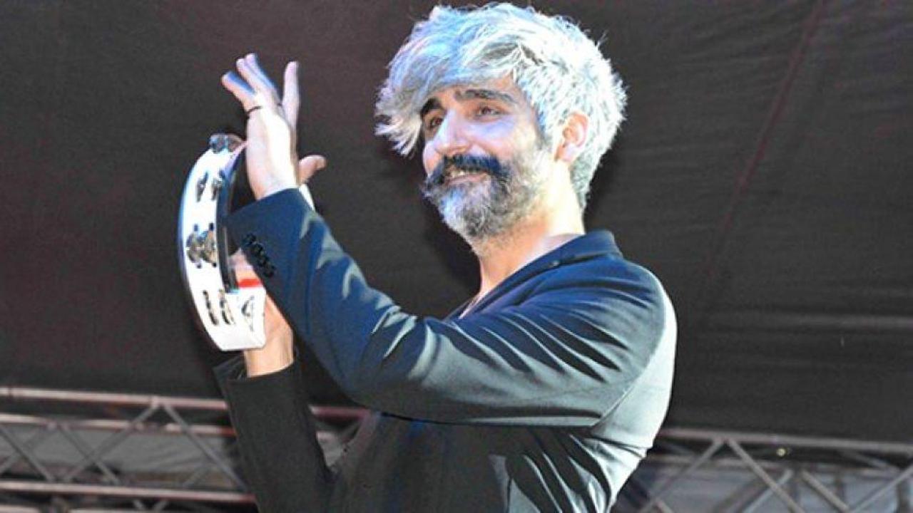 Manuş Baba'nın askerlik fotoğrafını g&ouml;renler şarkıcıyı tanıyamadı