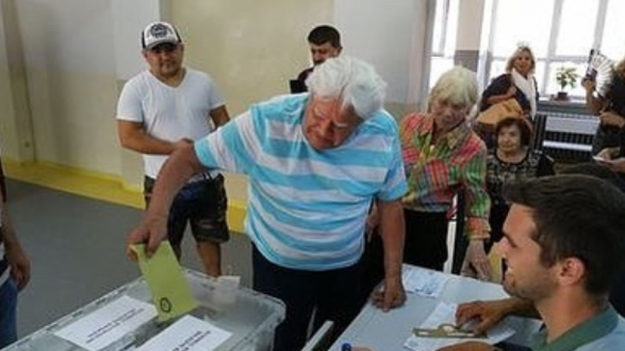 Yeşilçam'ın usta oyuncusu Cüneyt Arkın oyunu kullandı!