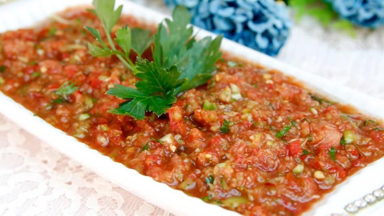 Lokanta usul&uuml; acılı ezme tarifi