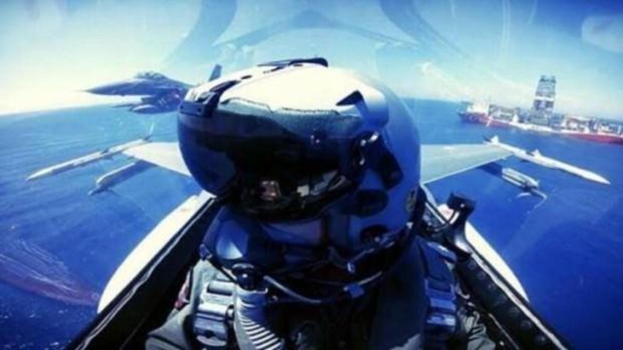 Türk F-16’ları hava füzelerini yükleyip 'Yavuz'u selamladı
