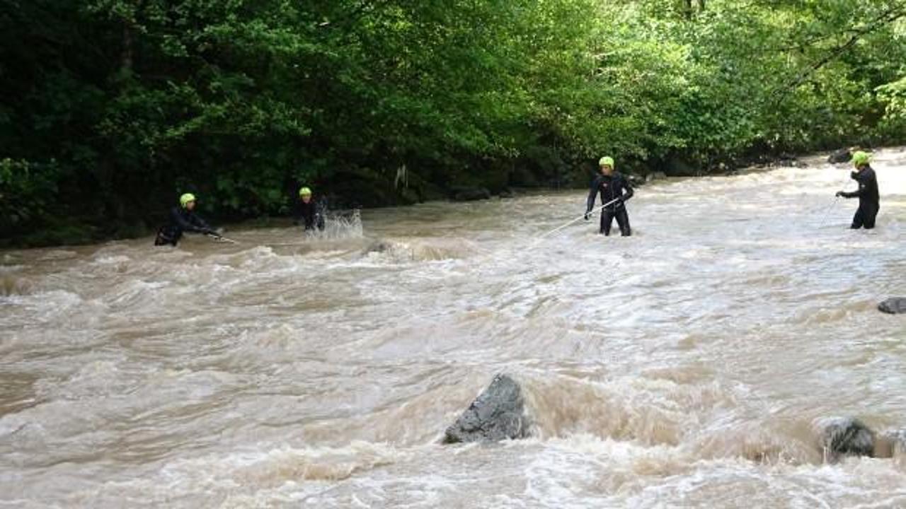 Araklı'daki selde kaybolan 2 kişi aranıyor