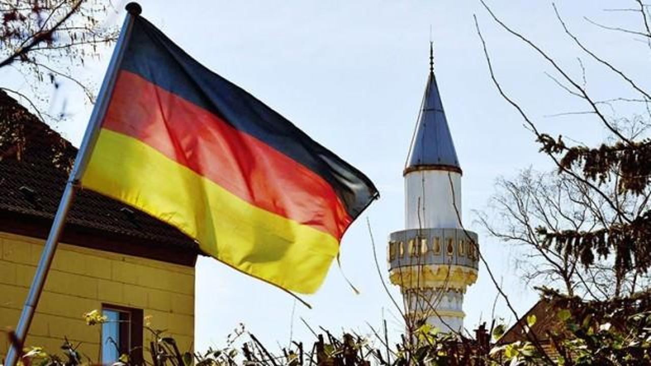 Almanya'da Diyanet'e bağlı camiye e-maille bomba tehdidi