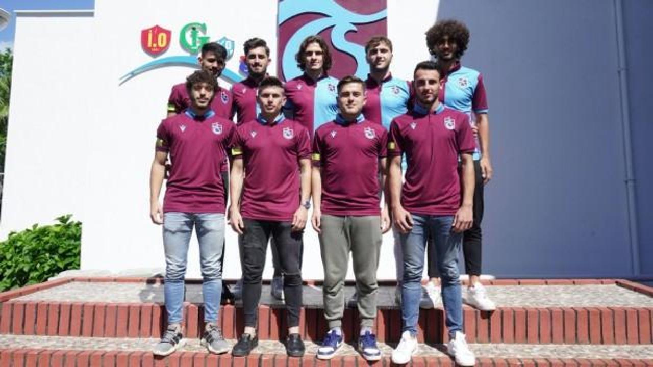 Trabzonspor'dan 9 futbolcuya imza töreni