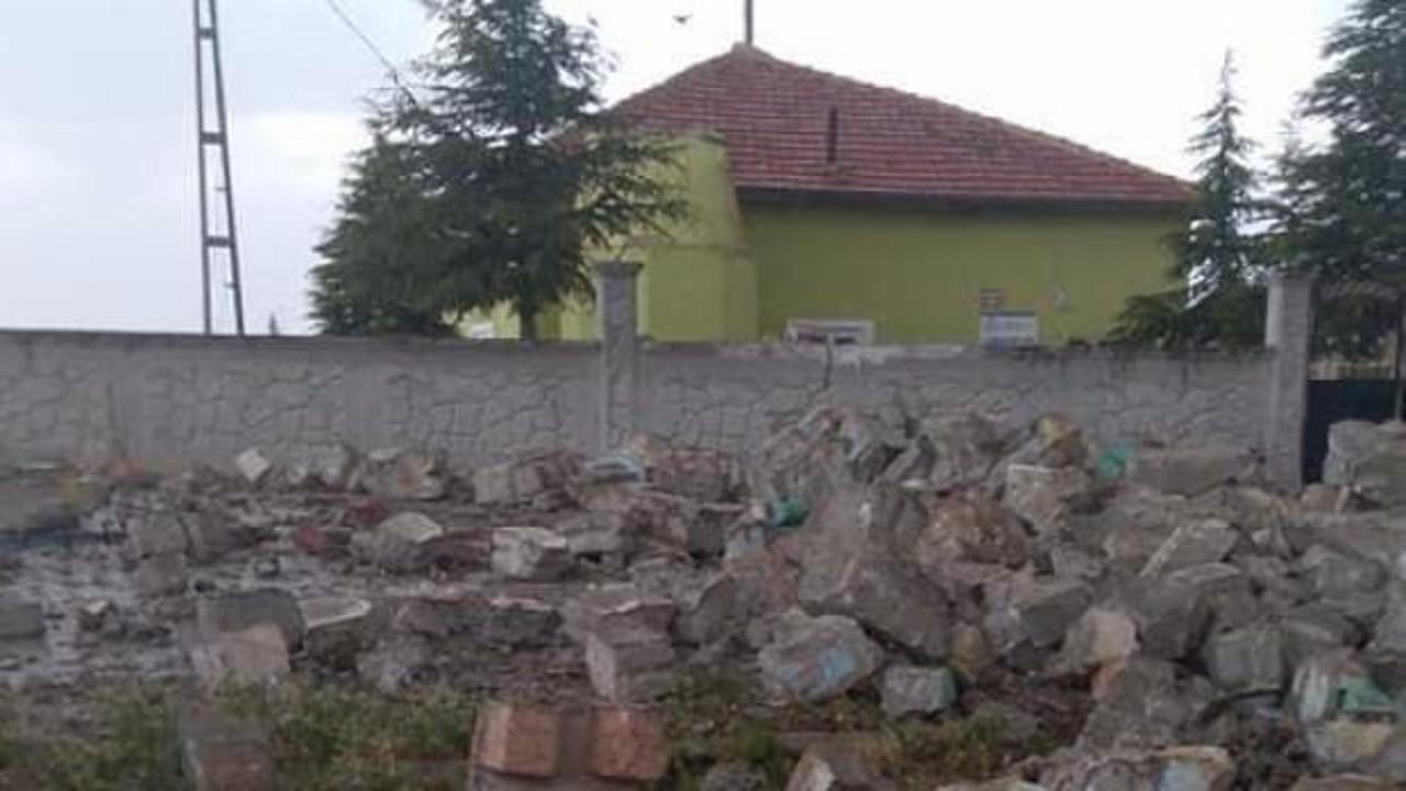 Aksaray'da fırtınada caminin minaresi yıkıldı