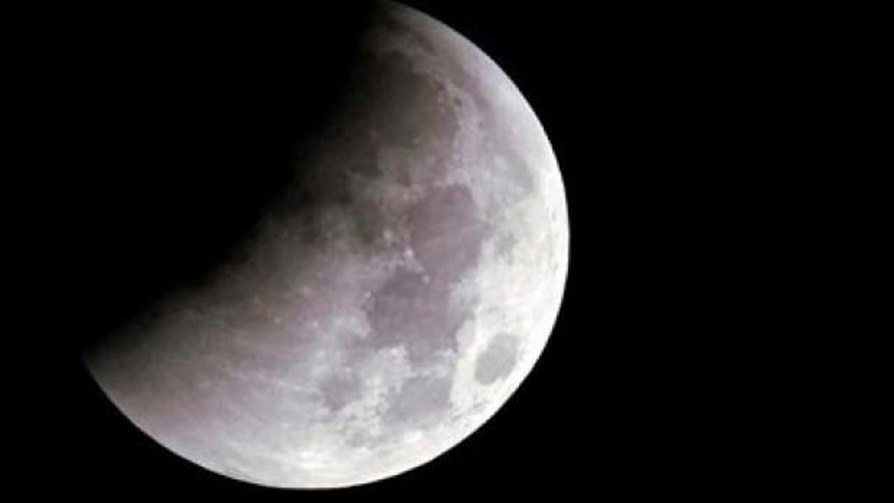 Hindistan Ay kaşifini tanıttı