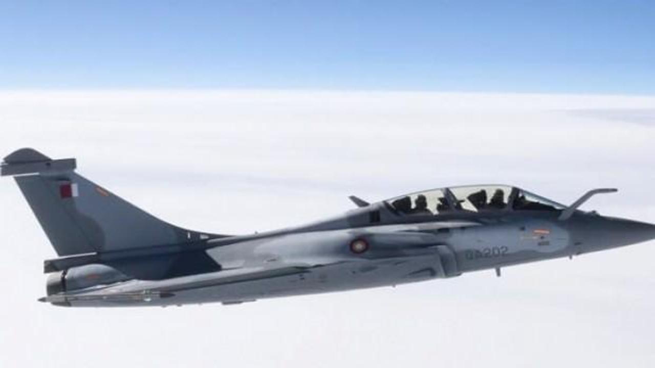 Katar'da iki savaş uçağı havada çarpıştı