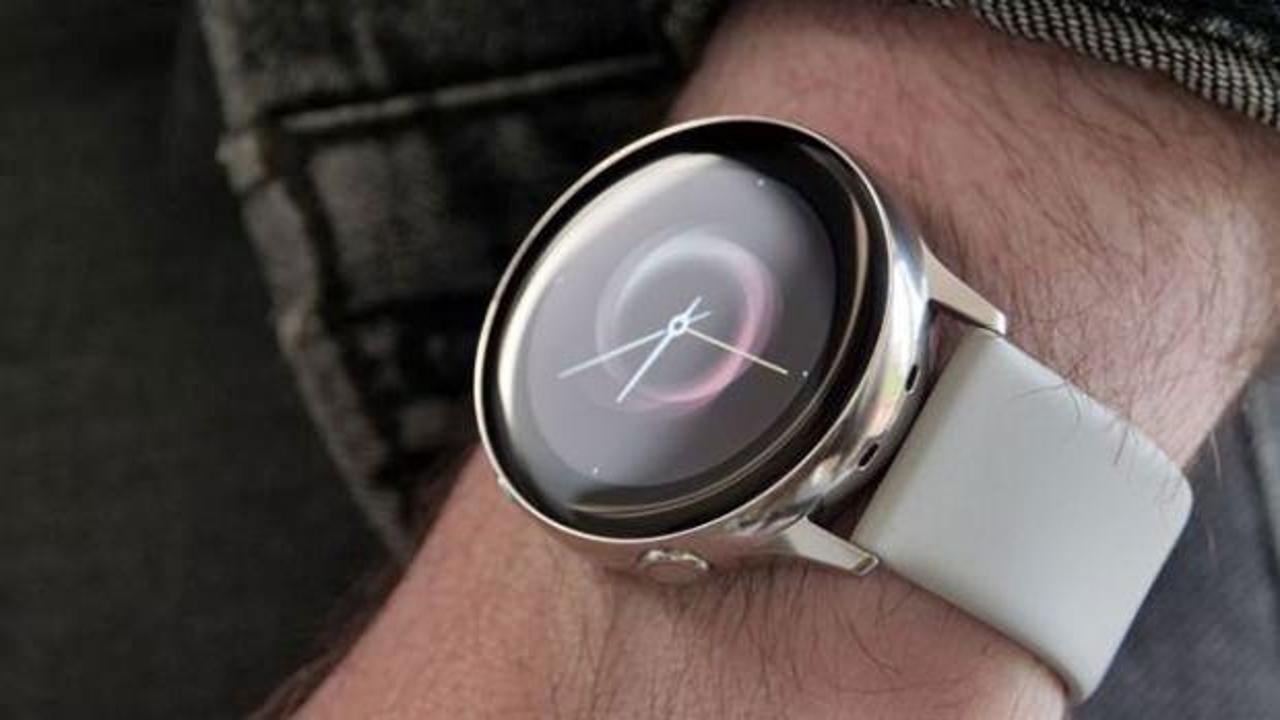 Samsung'tan Apple Watch Seri 4'e rakip geliyor! İşte yeni özellikleri                            