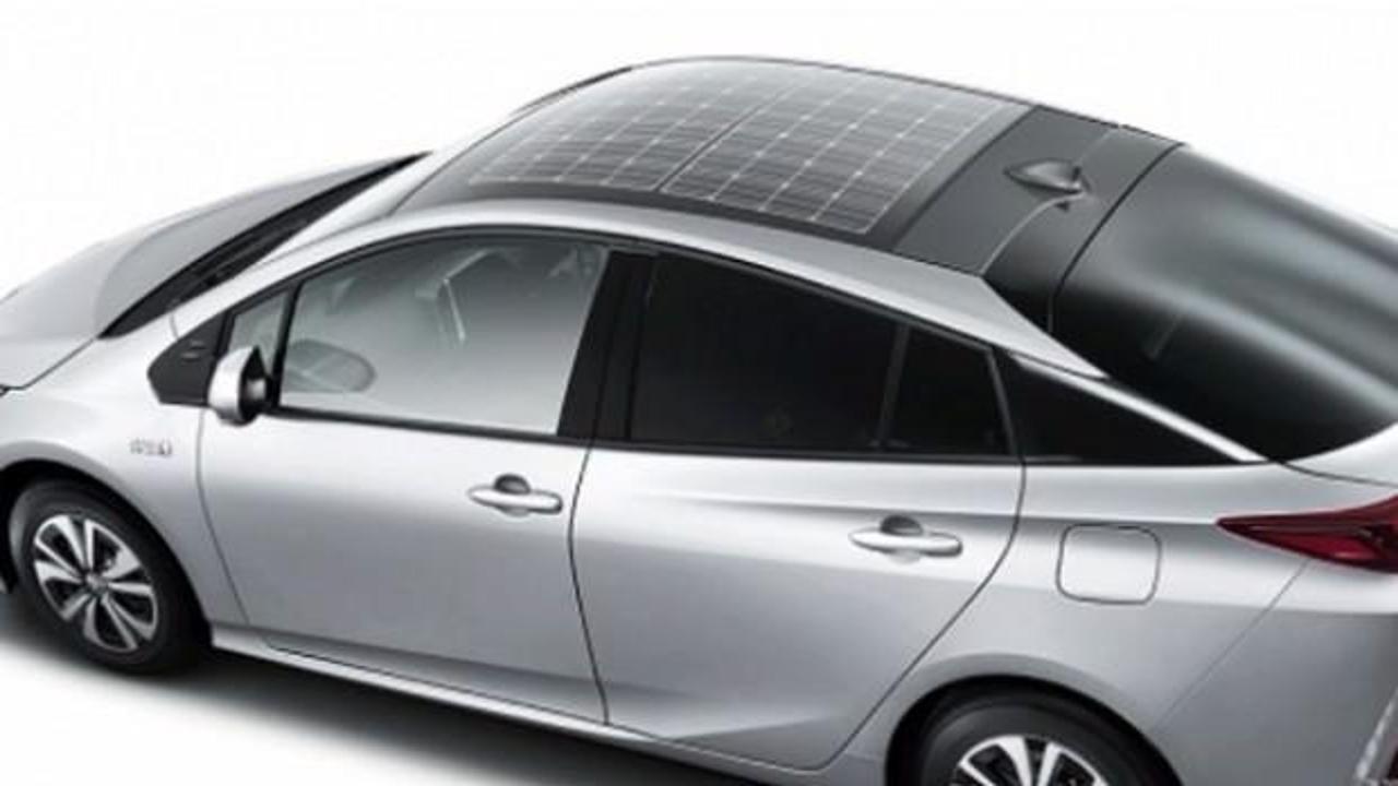 Toyota Prius güneş paneli ile dururken de şarj olacak