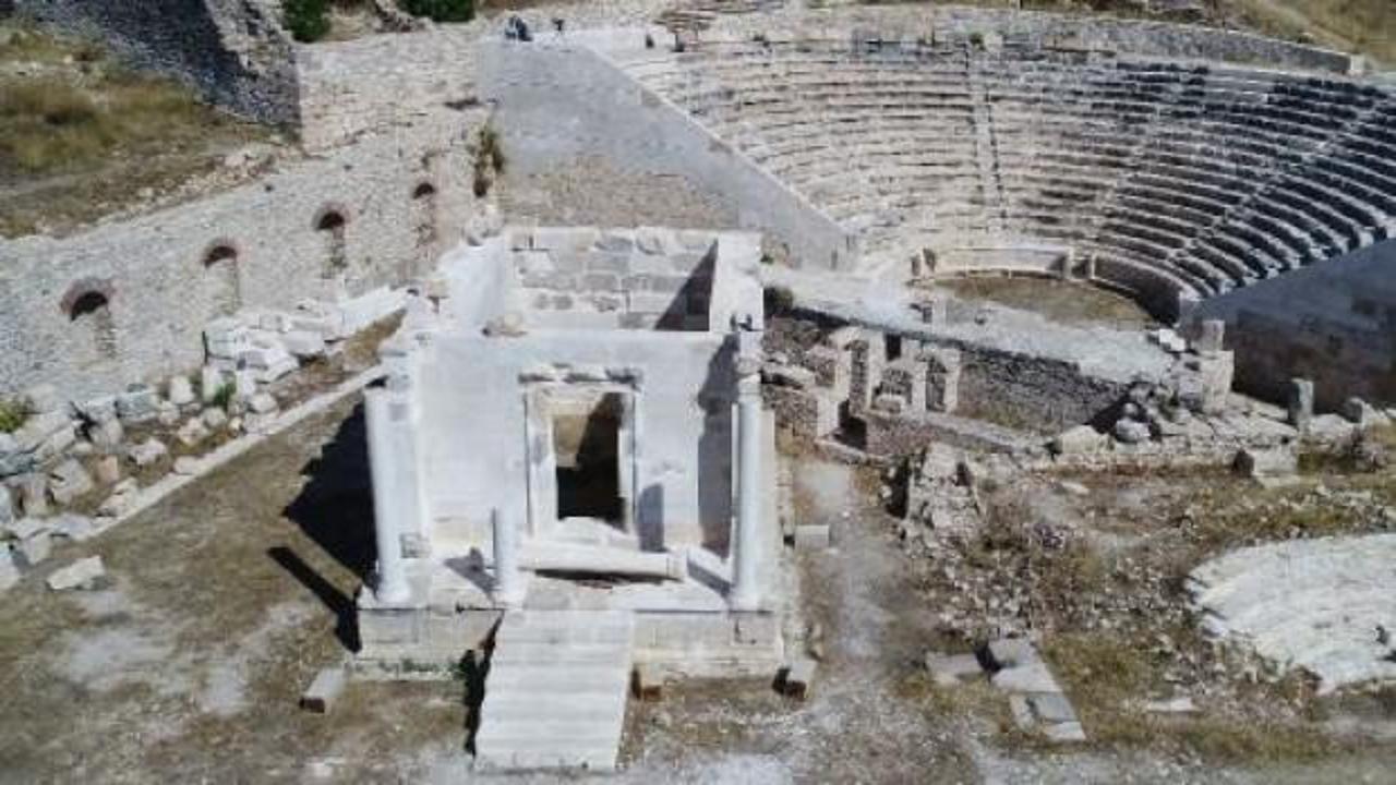 2 bin yıllık anıttaki restorasyon hatasını fırtına ortaya çıkardı