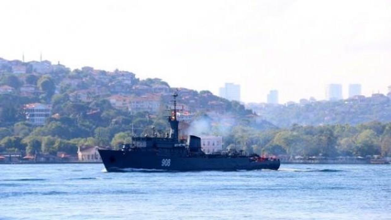Rus askeri gemileri peş peşe 'Boğaz'dan geçtiler