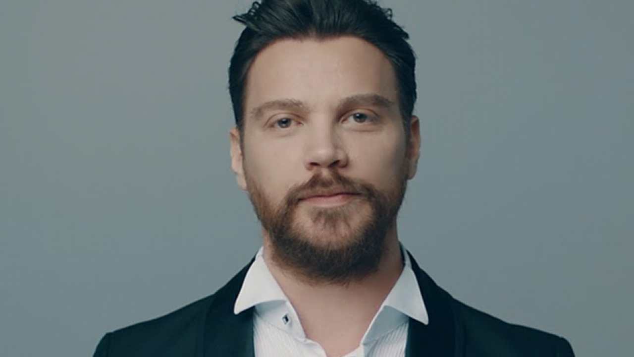 Sinan Ak&ccedil;ıl'dan "eşinin hamile" olduğuna dair iddialara yanıt