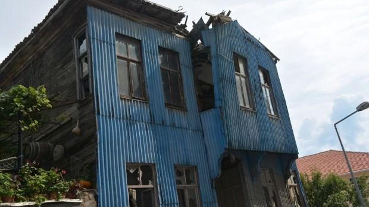 Yıkılmaya yüz tutan binaya 'Karadeniz usulü' çözüm