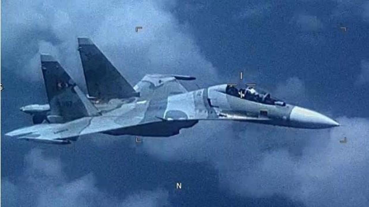 Venezuela'ya ait Rus yapımı Su-30 savaş uçağı ABD uçağını önledi