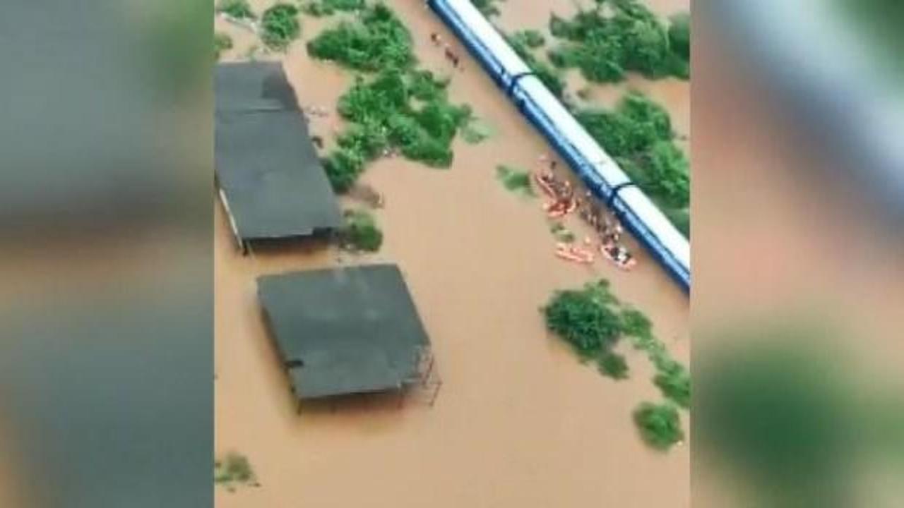Hindistan'da sel felaketi! 700 kişi mahsur kaldı