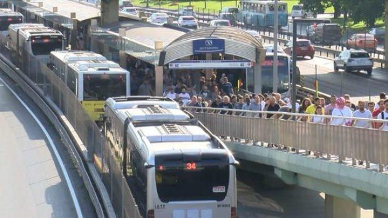 İstanbul'da metrobüs yoğunluğu yaşandı