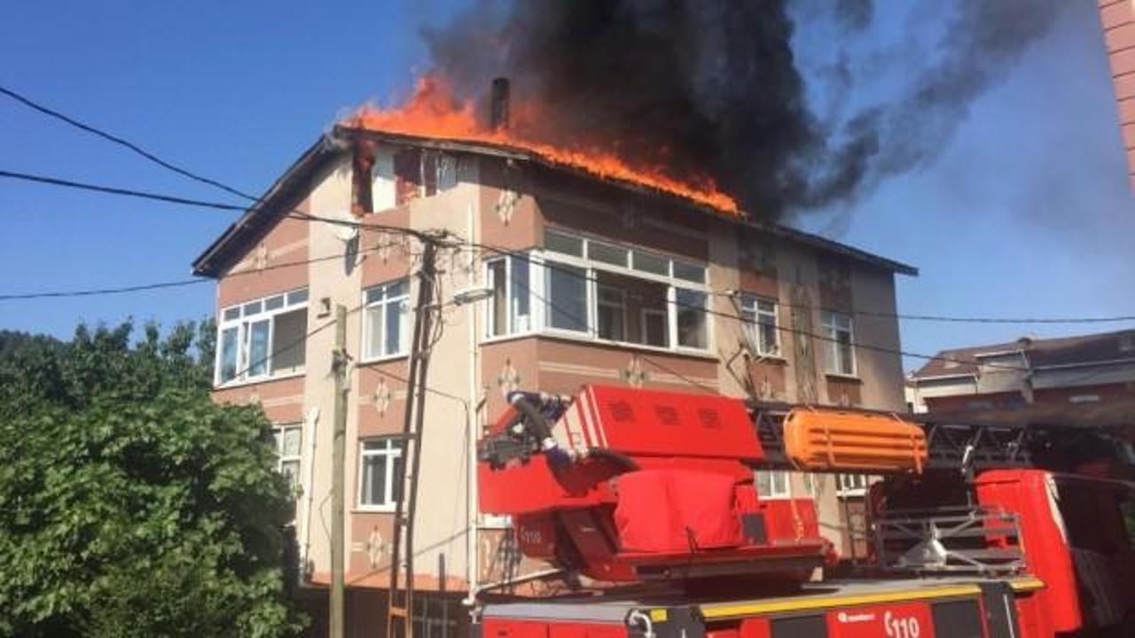 Ümraniye'de korkutan yangın: Alev alev yandı