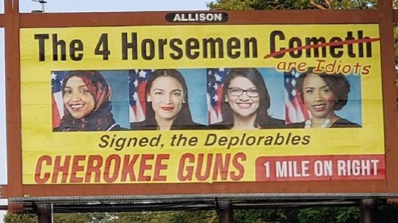 ABD'de pes dedirten görüntü! 4 kadın vekil silah reklamında...