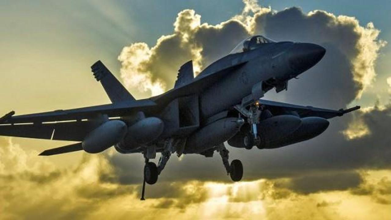 Süper Hornet savaş uçağı Ölüm Vadisi’ne çakıldı