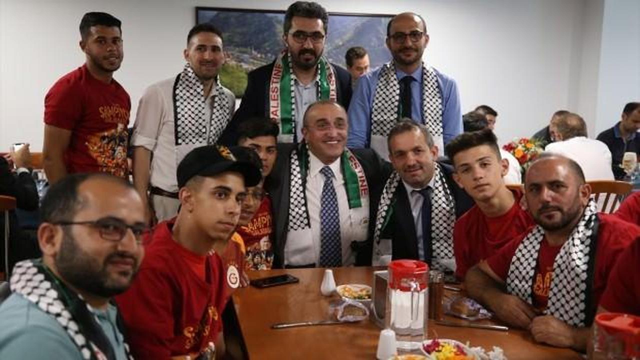 Abdurrahim Albayrak Filistinli futbolcularla bir araya geldi