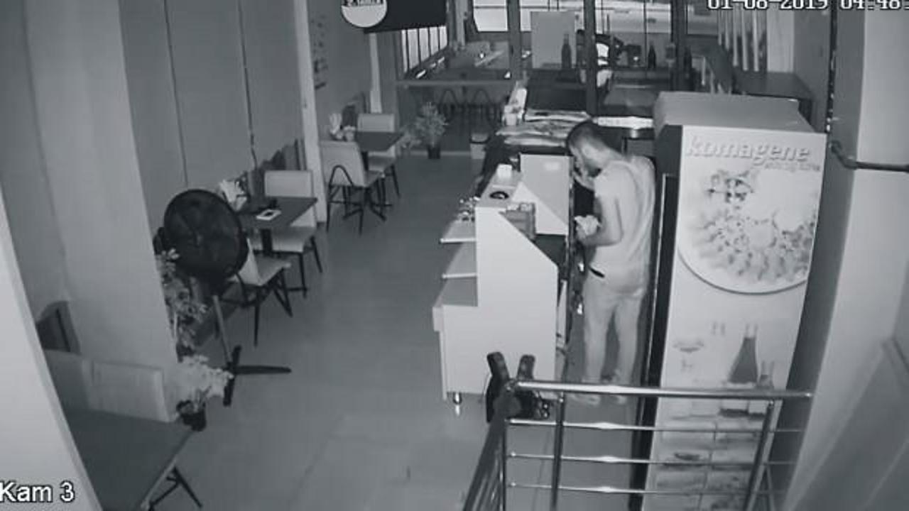 Pişkin hırsız soyduğu iş yerinde &ccedil;iğ k&ouml;fte yedi