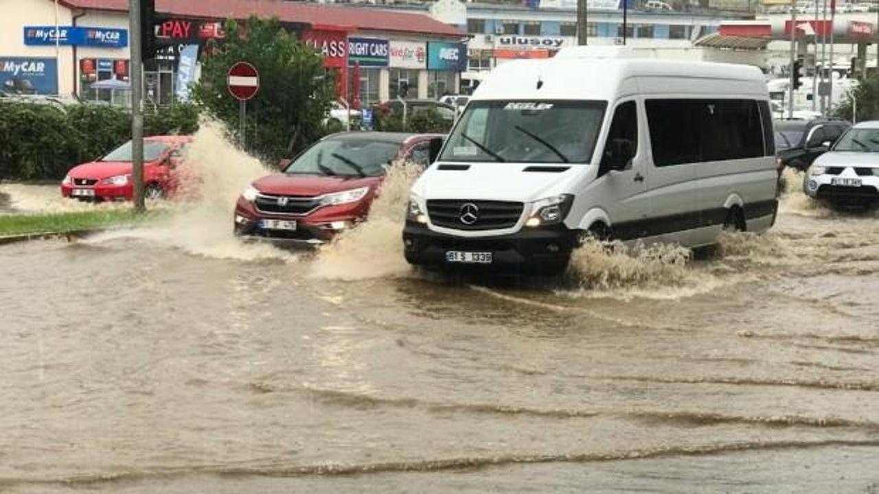 Trabzon'da şiddetli yağış etkili oldu!