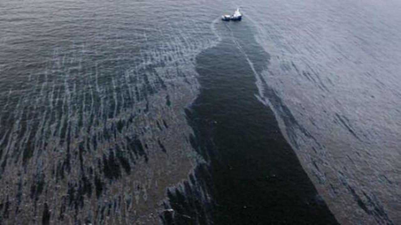 Ülke alarma geçti: Binlerce litre yakıt denize döküldü!