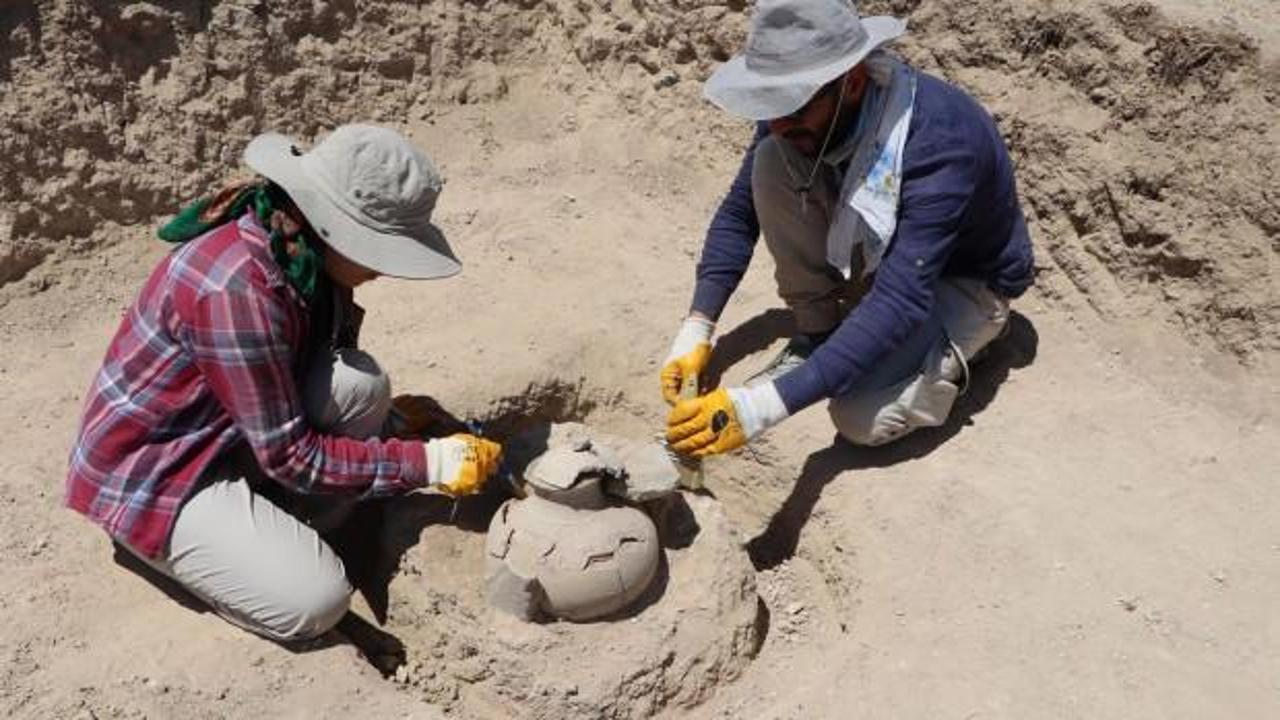 Van'da bulunan 2750 yıllık mezar araştırılıyor