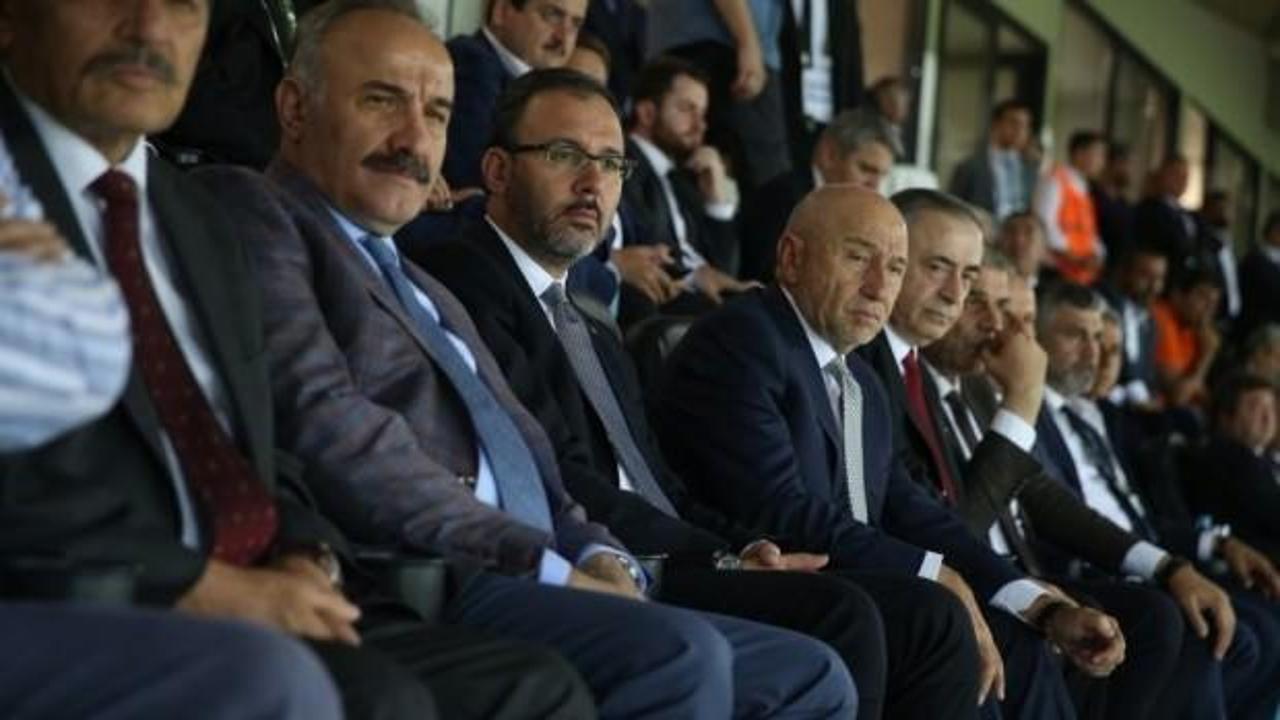 Bakan Kasapoğlu, Galatasaray'ı kutladı