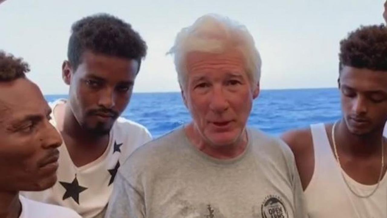 Richard Gere'den yardım &ccedil;ağrısı sosyal medyada yankı uyandırdı!