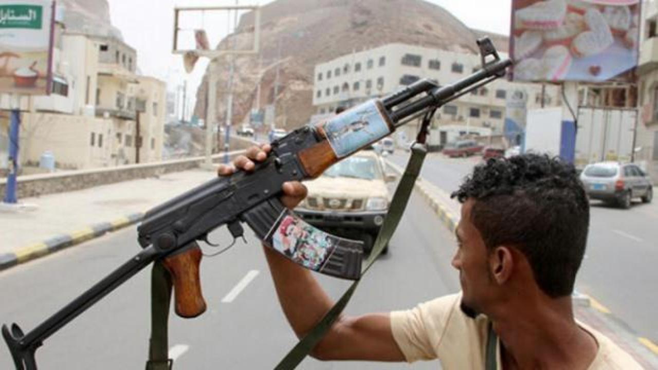 Yemen'de meşru hükümet komutanı Güney Geçiş Konseyi'ne katıldı