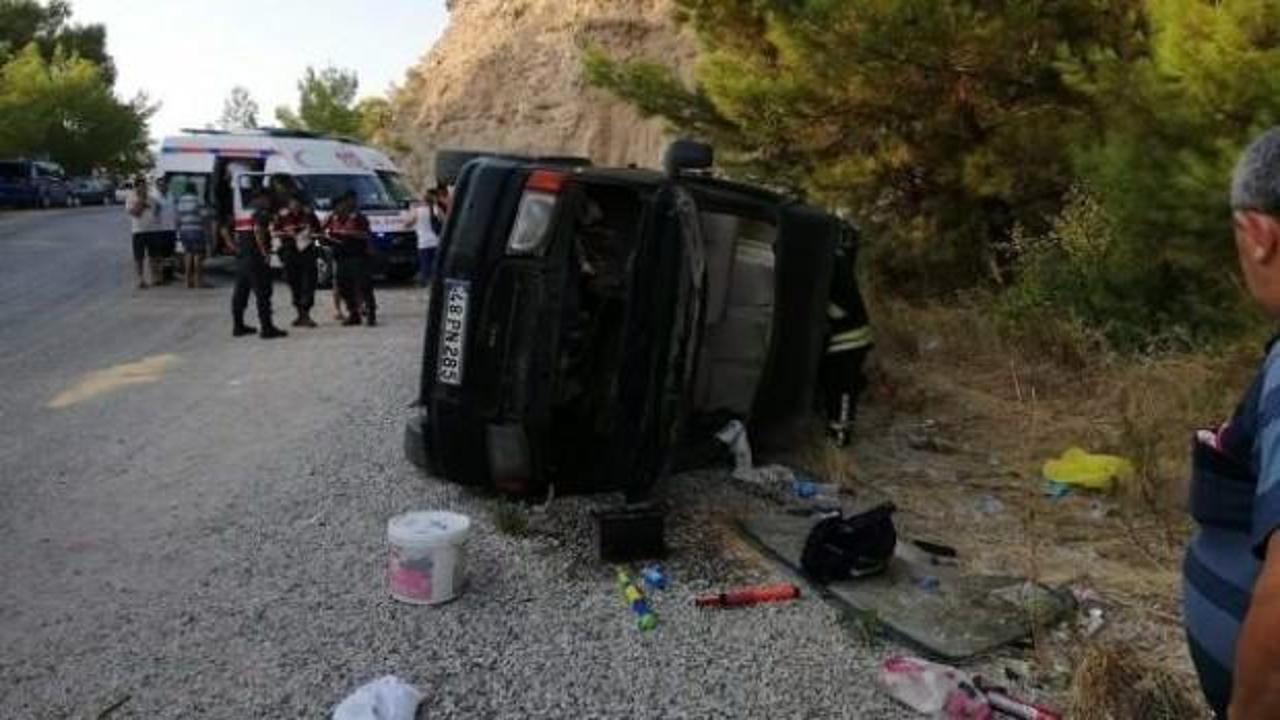 Antalya'da minibüs devrildi: 16 yaralı