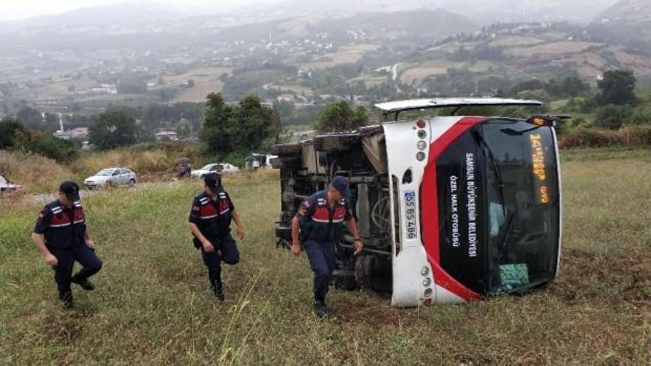 Halk otobüsü tarlaya yuvarlandı: 6 yaralı