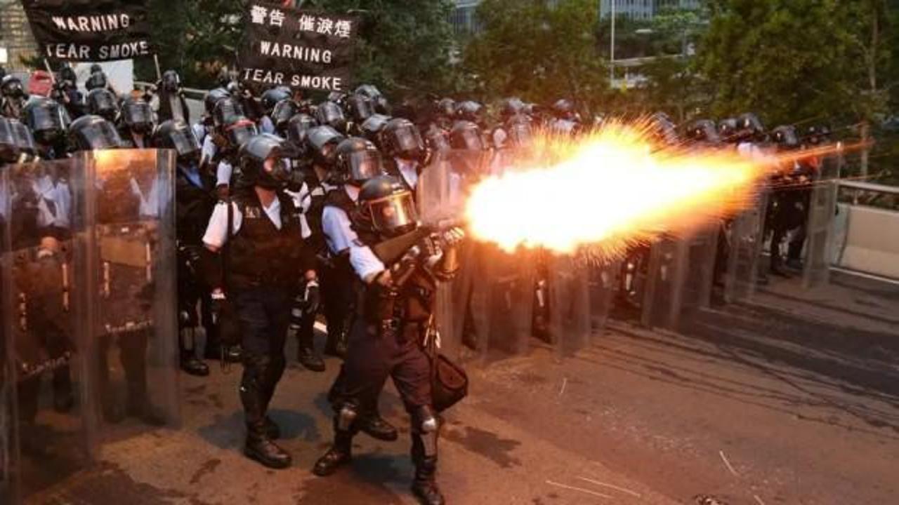Hong Kong'daki çatışmalar kaos getirdi! Resmen duyurdular