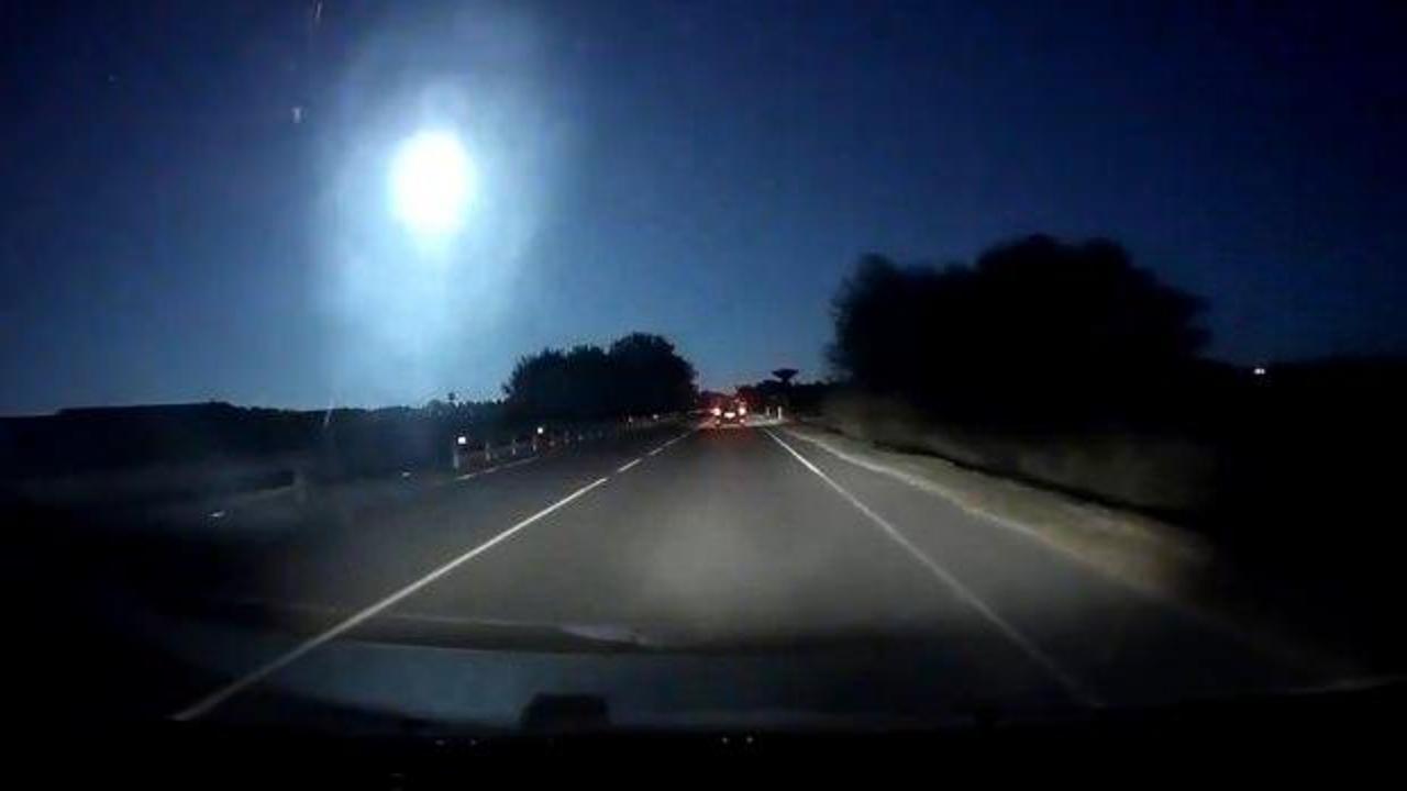 İtalya'da d&uuml;şen meteor şaşkına &ccedil;evirdi!