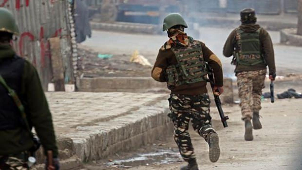 Keşmir'de bir Pakistan askeri öldü