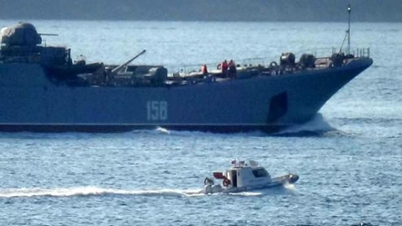 Rus savaş gemisi 'Caesar Kunikov' Çanakkale Boğazı'ndan geçti