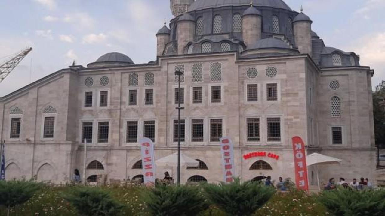 Sokullu Mehmet Paşa Camii'ndeki tabela kaldırıldı